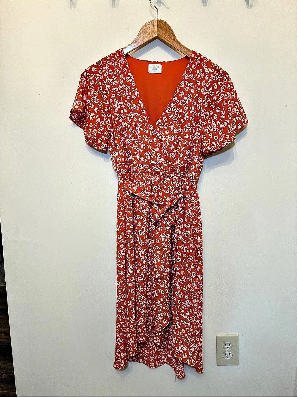 Sienna Sky Floral Wrap Maxi Dress in Orange & White Size Small Like New